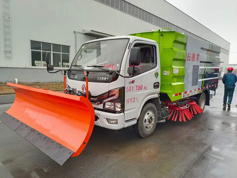 東風(fēng)多利卡掃路車加裝除雪鏟